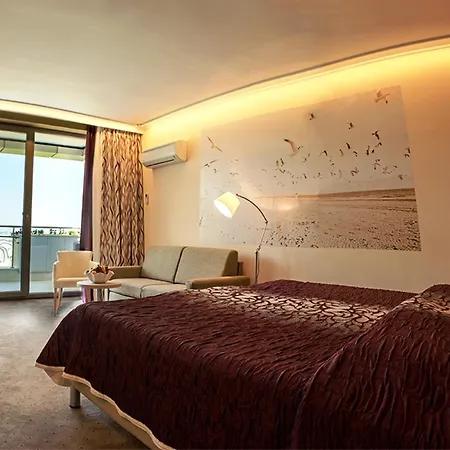 מלון Maritim Amelia 5*